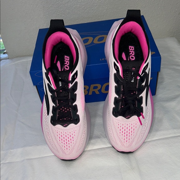 Brooks Women's Glycerin 23 in Pink and Black - Picture 4 of 9